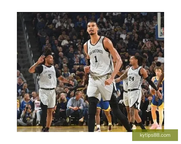 文班41分18篮板3盖帽零失误领衔马刺大胜勇士 卡斯尔15分11篮板助攻全队