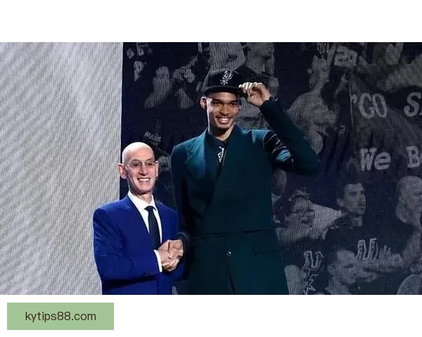 文班亚马单场狂砍41分创赛季新高八分四十秒完成两双刷新NBA历史最快纪录